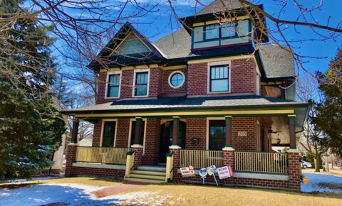 Sublets Near MWU Luxurious private room for rent in a large Victorian Naperville home for Midwestern University Students in Downers Grove, IL