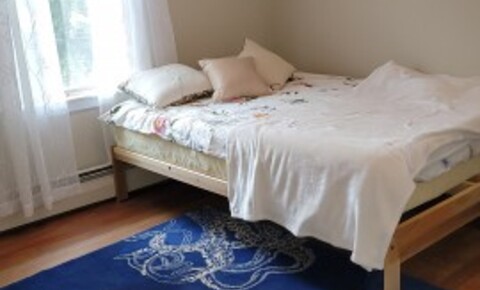 Apartments Near Connecticut Center for Massage Therapy-Newington Furnished Room Available Close to Highways for Connecticut Center for Massage Therapy-Newington Students in Newington, CT