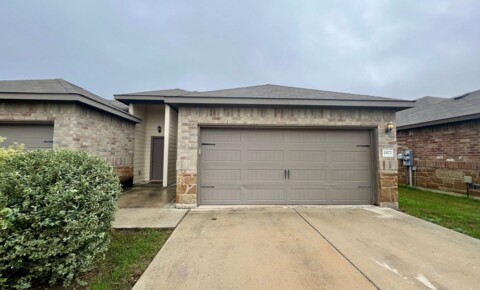 Houses Near Seguin Beauty School-New Braunfels Available Now! Beautiful 3 Bedroom/ 2 Bath Spacious Duplex! for Seguin Beauty School-New Braunfels Students in New Braunfels, TX