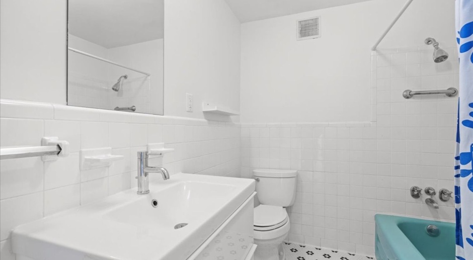 1300 Queens Rd #309 - All utilities included in rent!