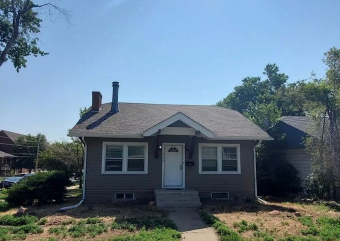 Houses Near 3 Bedroom/1 Bath Garden Level Duplex for July Move-in!