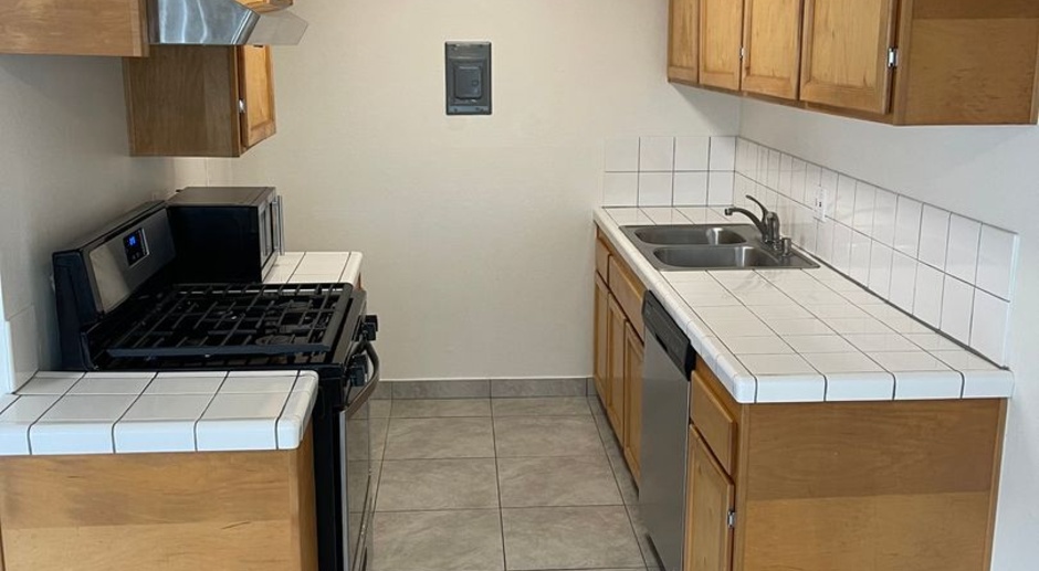Enjoy this beautiful, spacious unit in the heart of Burbank! Move-in Ready!