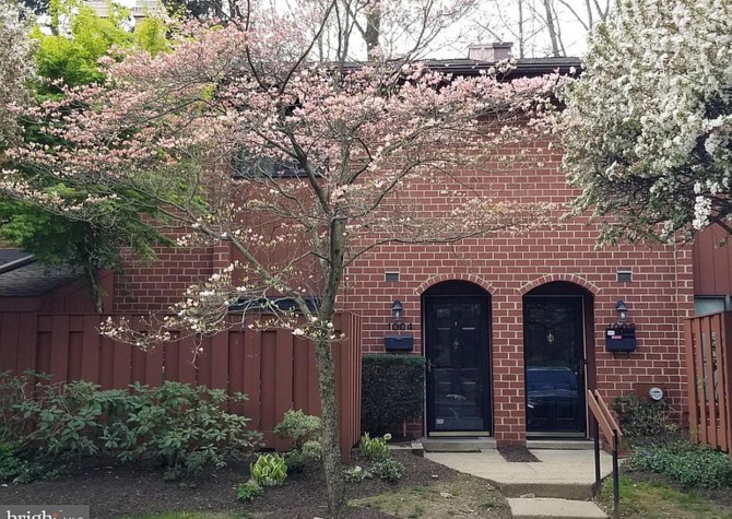 Houses Near This 3 Bedroom/2.5 Bath townhome