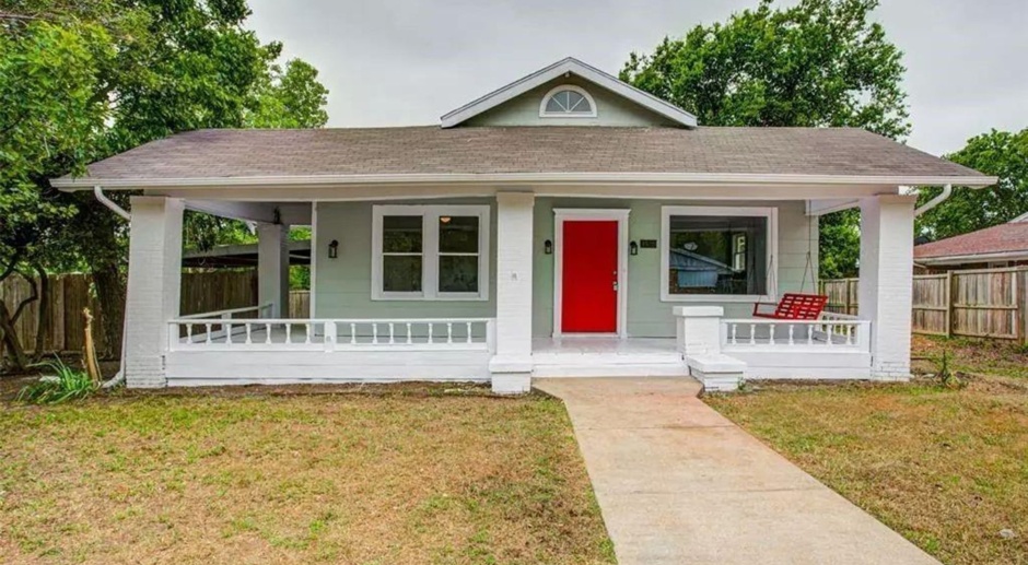 Updated Craftsman Style Home in Fort Worth!