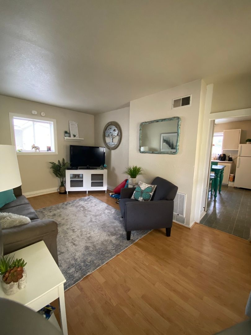 2 Bed, 1 Bath in York Neighborhood  Close to Downtown and WWU
