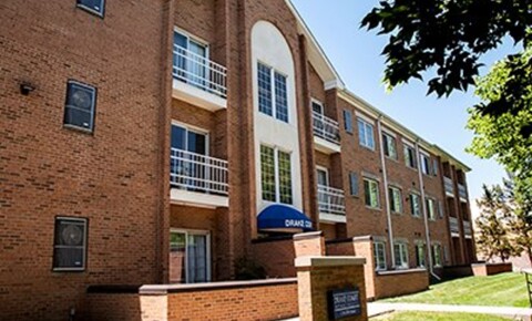 Apartments Near West Des Moines Drake Court Apartments for West Des Moines Students in West Des Moines, IA