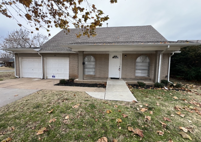 Houses Near 981 NW 5th St. Moore, OK 73160