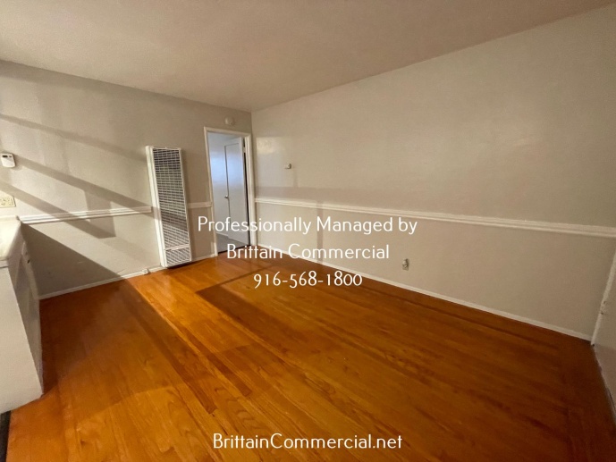 OPEN HOUSE: 4/25 at 1:00pm ~ $1,000 Moves You In Today** Downstairs 1 Bedroom in Midtown! Available Now! 