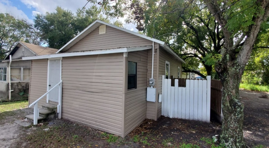 Remodeled 2/1 in Lakeland- Move-In Ready!