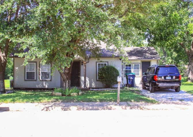 Houses Near 3 Bedroom/2 Bath Home -Walking Distance to UNT Campus