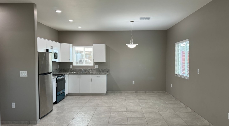 Beautiful Modern New 3Bdm 2Ba Home, Easy Access to I-10, Must See!