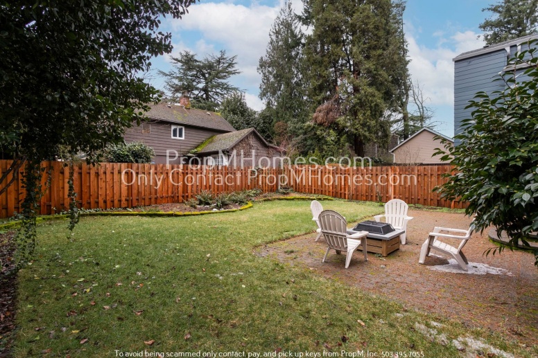 Embrace Urban Serenity: Your Dream 2-Bedroom plus office home in Milwaukie Island Station!