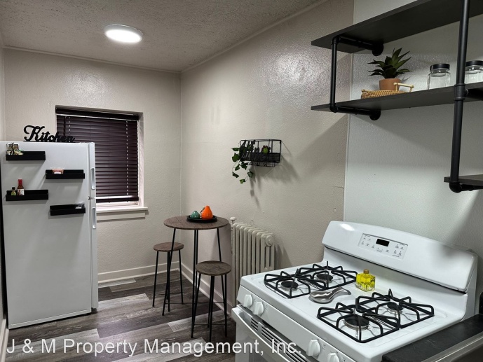 Updated Studio Apartments in the Heart of Downtown Sioux City!