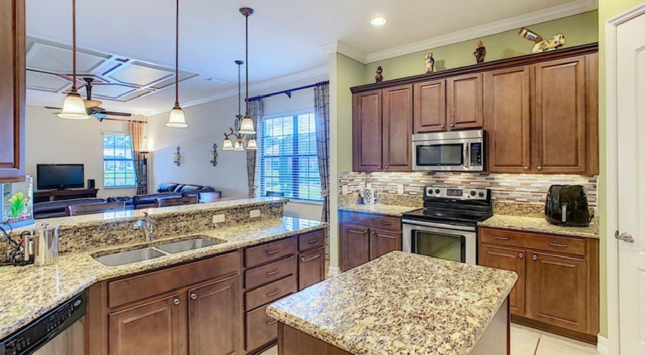Luxury Living in Woodland Lakes Preserve: Fully-Furnished