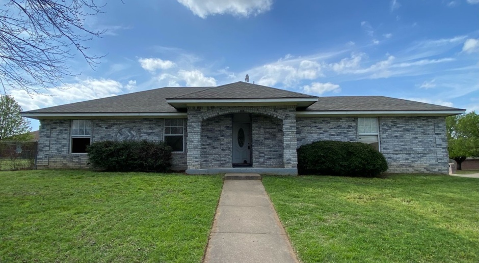 3 Bed, 1 Bath home right outside of Keene with Joshua ISD zoning