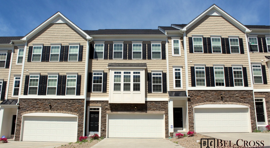 3 bed/2.5 bath Townhouse in Suncrest Village- Available 06/04/2024