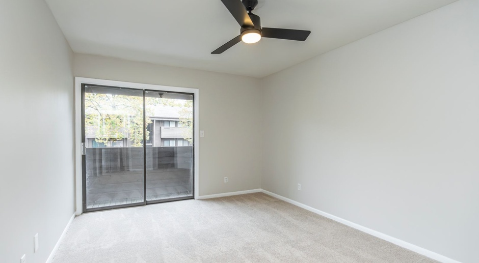 Private room in a 3 bedroom condo right by UK's campus! 2 bedrooms available!