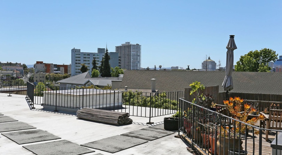 OPEN HOUSE: Sunday(3/17)2:45pm-3:15pm Top floor 3BR/2BA penthouse, Two decks, In-unit storage, Fabulous view of the Oakland skyline (166 Athol Ave #402)