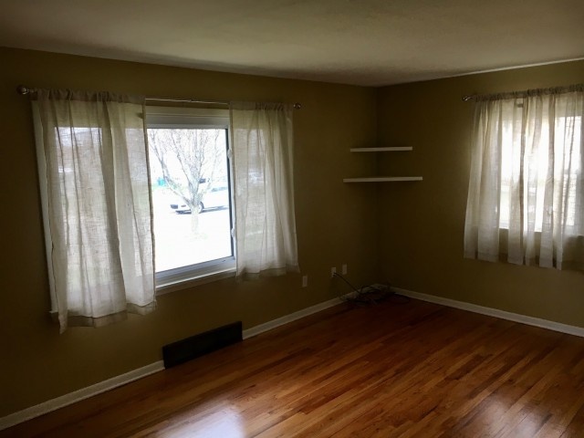 $1,100 – 3 Bed / 1 Bath Home in Erie with Updated Floor Plan