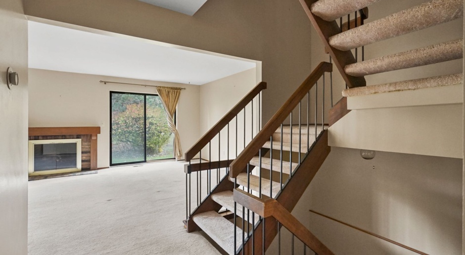 AVAILABLE NOW 3 BED / 2.5 BATH CONDO IN WEST BLOOMFIELD