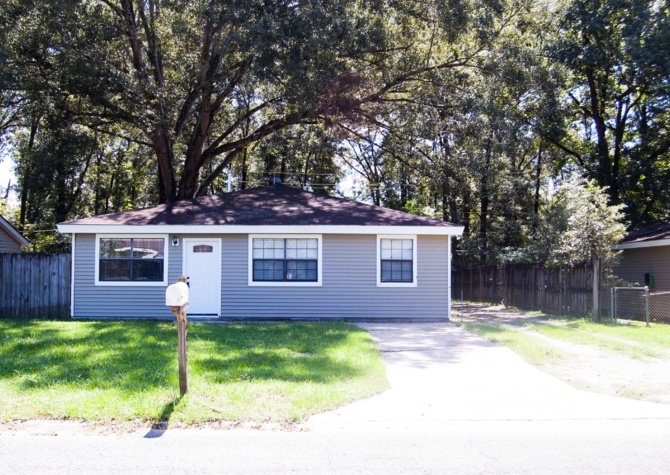 Houses Near 3 BED 1 BATH HOUSE LOCATED IN BATON ROUGE 