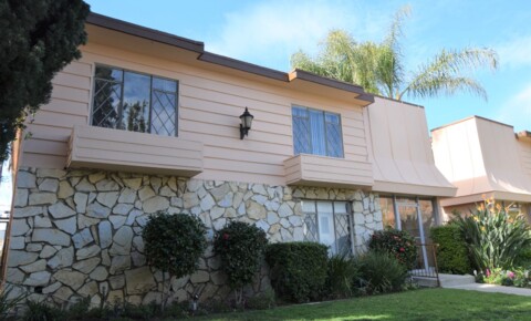 Apartments Near Columbia College-Hollywood 5321-25 for Columbia College-Hollywood Students in Tarzana, CA