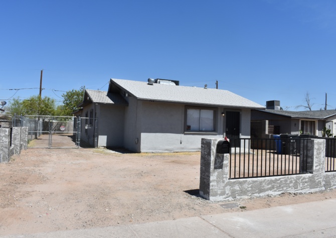 Houses Near LARGE 5 BEDROOM SOUTH PHOENIX HOME!