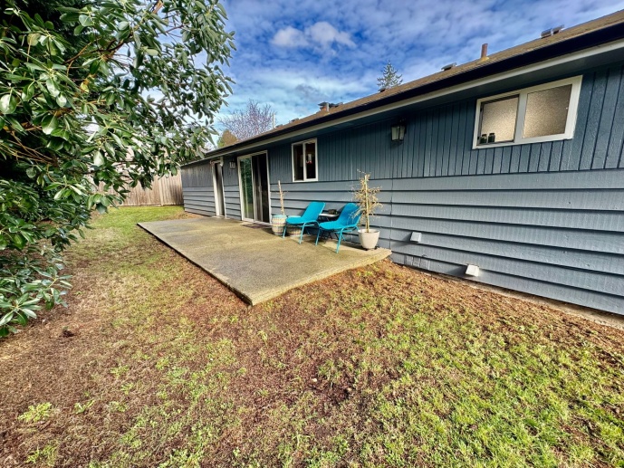 SeaTac Rambler 3 bedroom, 2 bath. Conveniently located. Close to the airport, retail and restaurants.