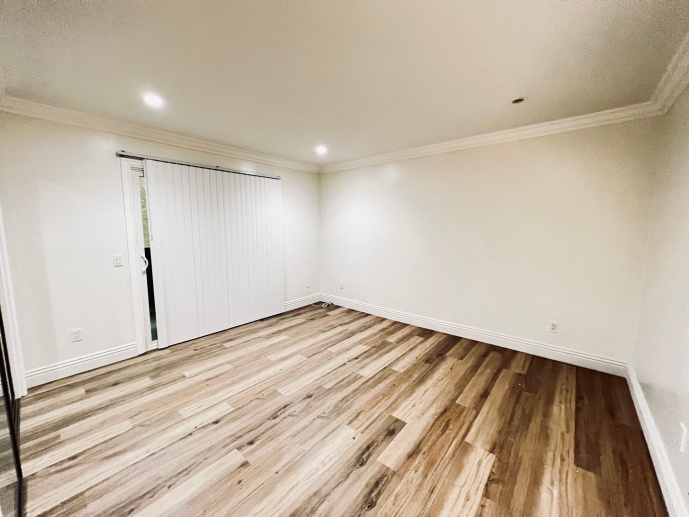 Newly remodeled 2 bedroom downtown private condo in secure building