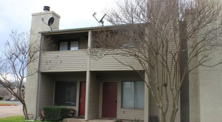 College Station - 2 bed/1.5 bath end unit Woodstock Condo!
