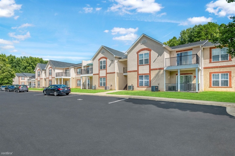 Crown Point Luxury Apartment Homes @ Kingsport Dr