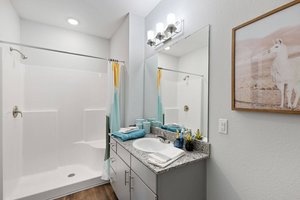1 bedroom/bathroom in a 2x2 apartment