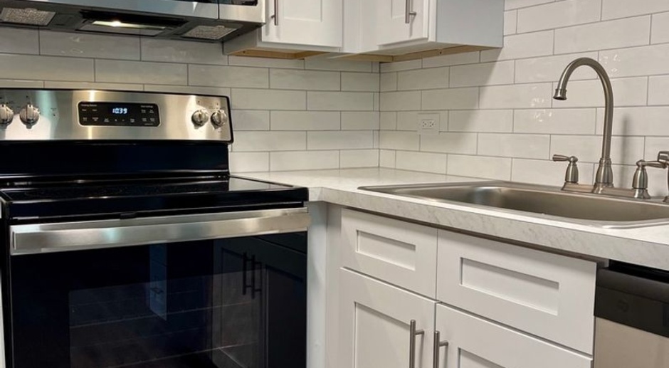 RENOVATED APARTMENT WITH IN-UNIT WASHER-DRYER & GARAGE PARKING!