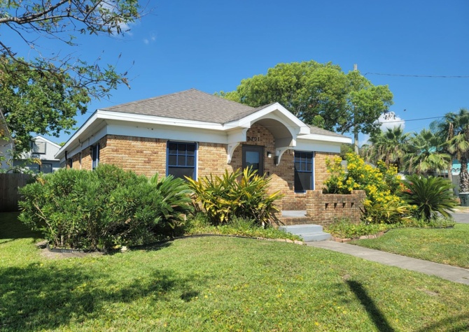 Houses Near Single family 3 bedroom 2 bath - Brick Cottage (walking distance to the beach)