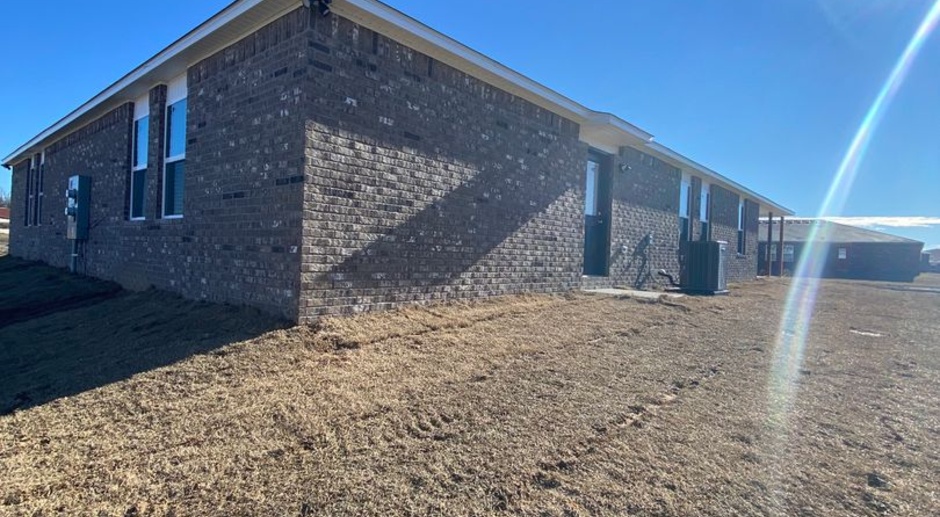 *Pre-Leasing* Three Bedroom | Two Bathroom Townhome with Full Service Lawn Care in Siloam Springs