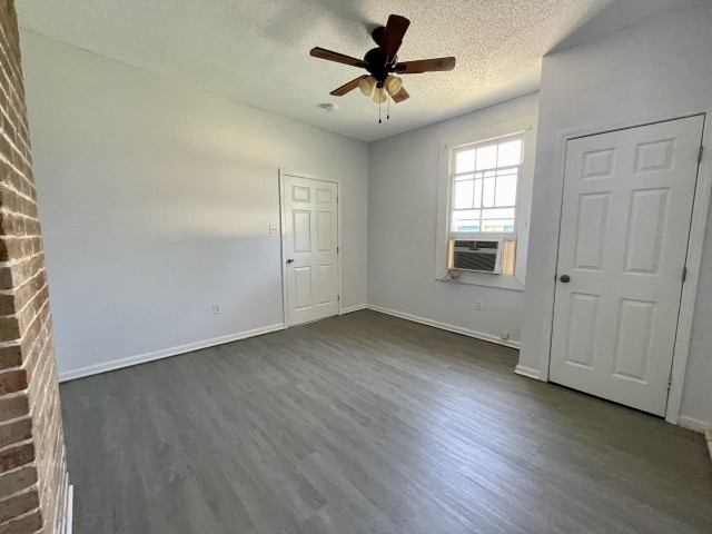 Duplex, newly remodeled interior; located 10 mins from the French Quarter