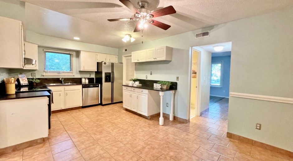 READY 05-20-24!! 3-Bedroom Townhome at the Beach! Pet Friendly - HUGE Fenced Backyard - All Appliances Convey!