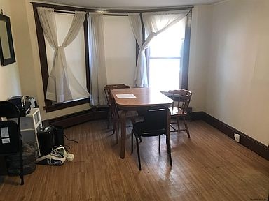 3 Rooms in a 5 Br House for Rent