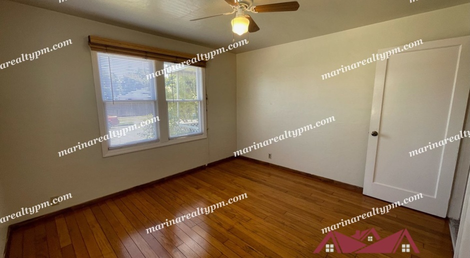Renovated Large 2 bedroom 1 bath 2 RV Parking (Comes with 1 Extra room)