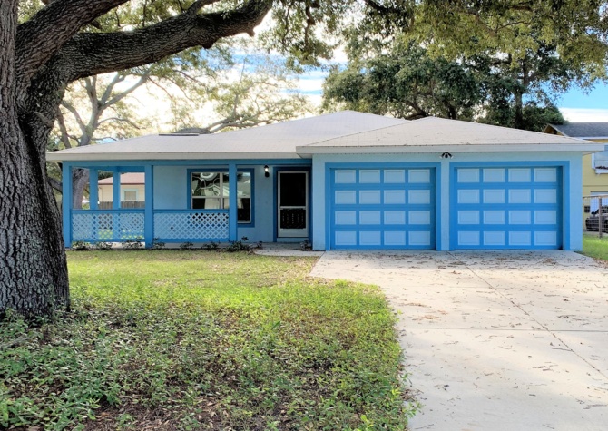 Houses Near Newly Built Custom-Built Retro Home in St. Pete Offers 3/1! 