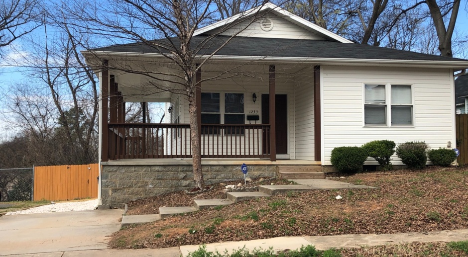 Lovely Three Bed 2 Bath Home in Charlotte!