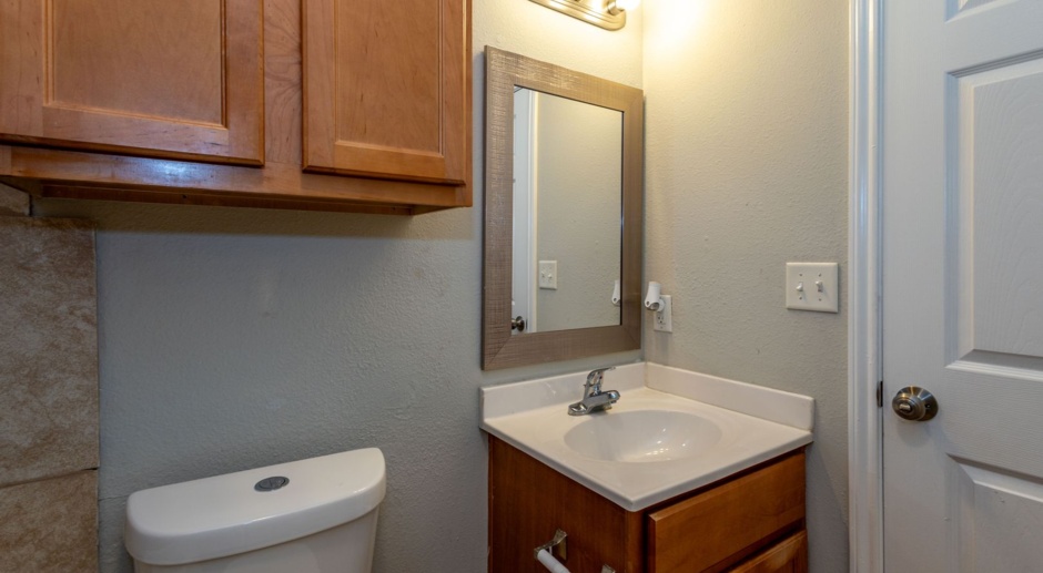 Move in Ready in 77701! 2 Bed / 1 Bath