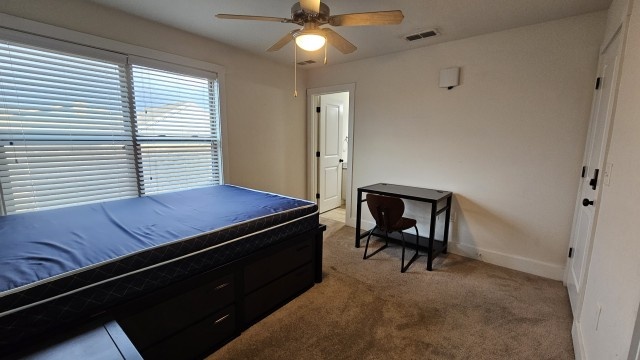 1 Bedroom Sublease in 4 x 4.5 Town home style apartment (The Retreat West) (More pictures soon)
