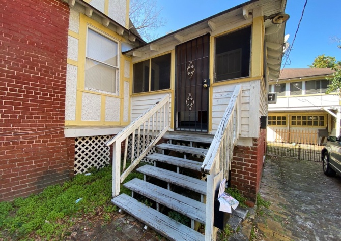 Houses Near Cute studio in Riverside/Five Points! Walk to everything, completely redone inside! 