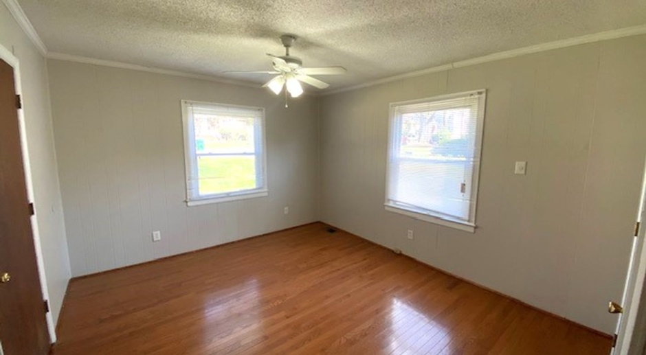 Minutes from Uptown! Updated 3 Bedroom!