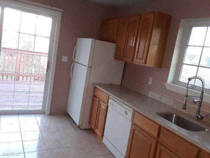 Spacious 4 Bedroom, 2 Bathroom on 2nd Floor Of Private Home - Located In Mount Vernon