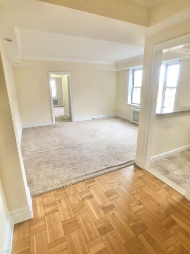 Spacious Updated 1 Bedroom Apt In Well Maintained Courtyard Elevator Building- New Rochelle