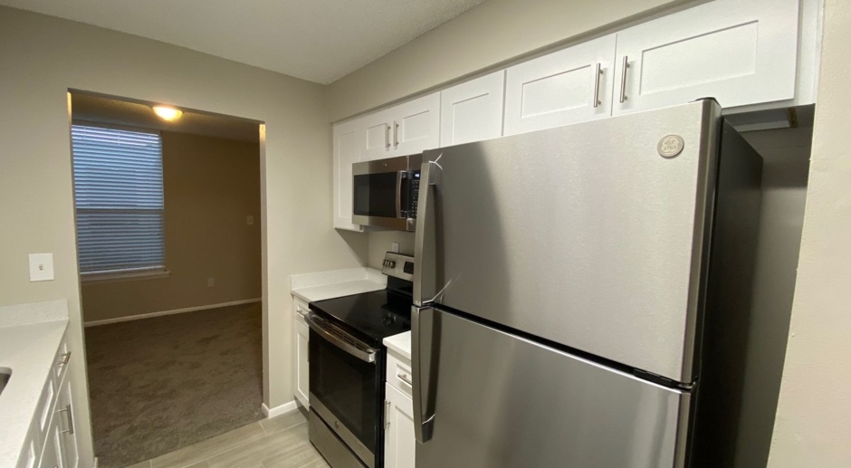 FABULOUS Remodeled 2 Bedroom/2 Bath Condo!! Available NOW!