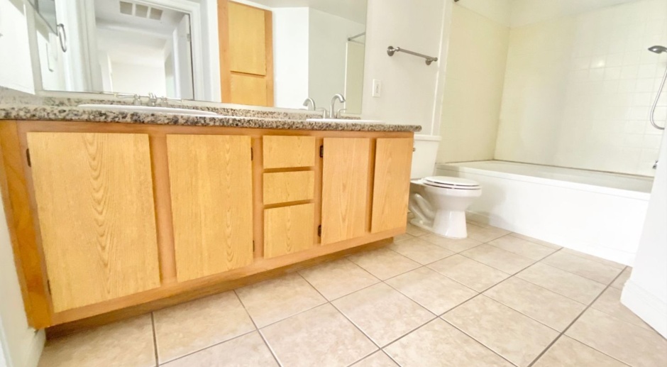 ADORABLE 1 BEDROOM /1 FULL BATH LOCATED IN A GATED COMMUNITY