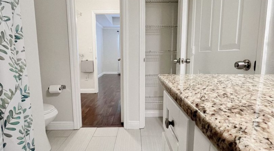 1/1 Hyde Park Village Condo Available Now (unfurnished)!
